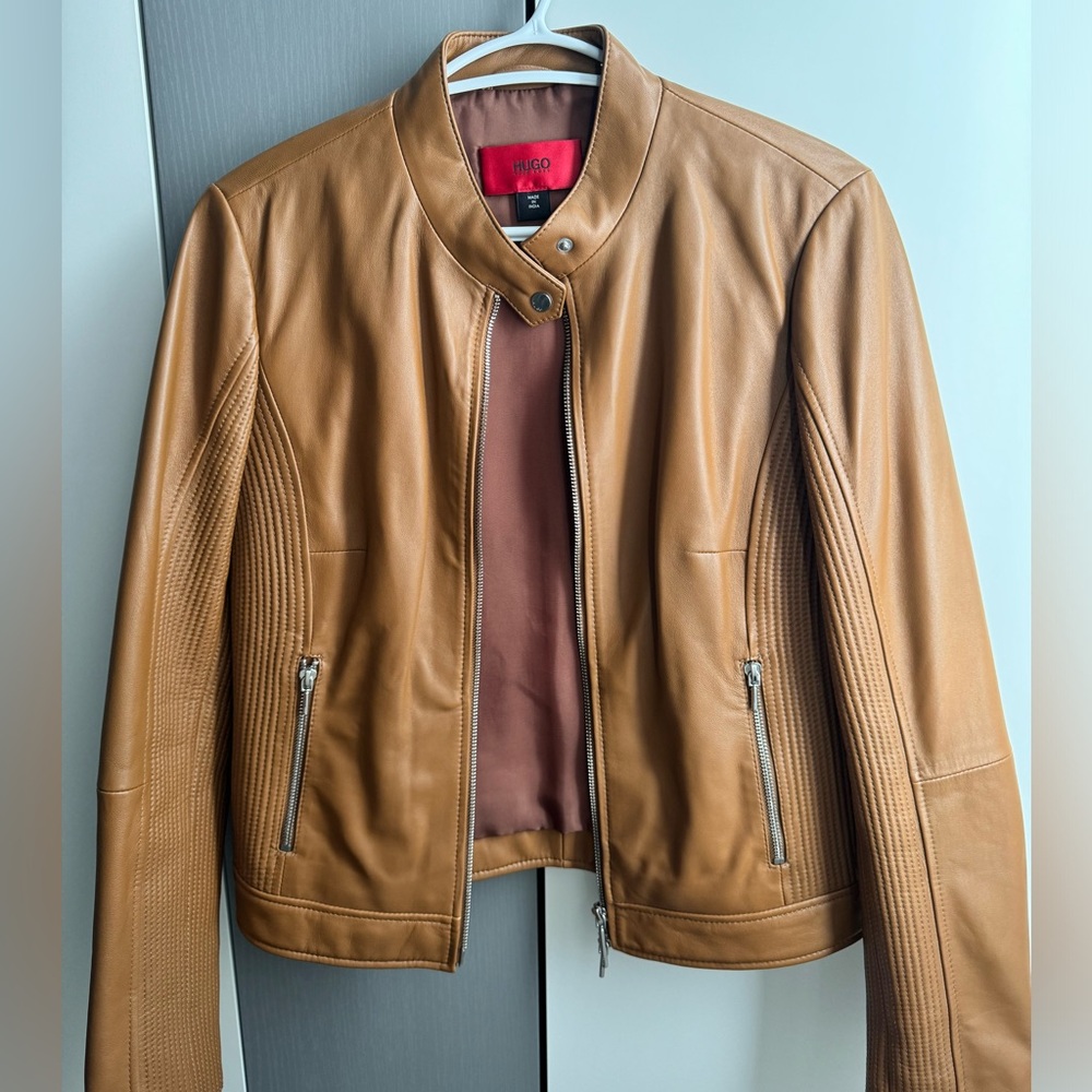 Hugo Boss Brown leather jacket in Medium, never worn!